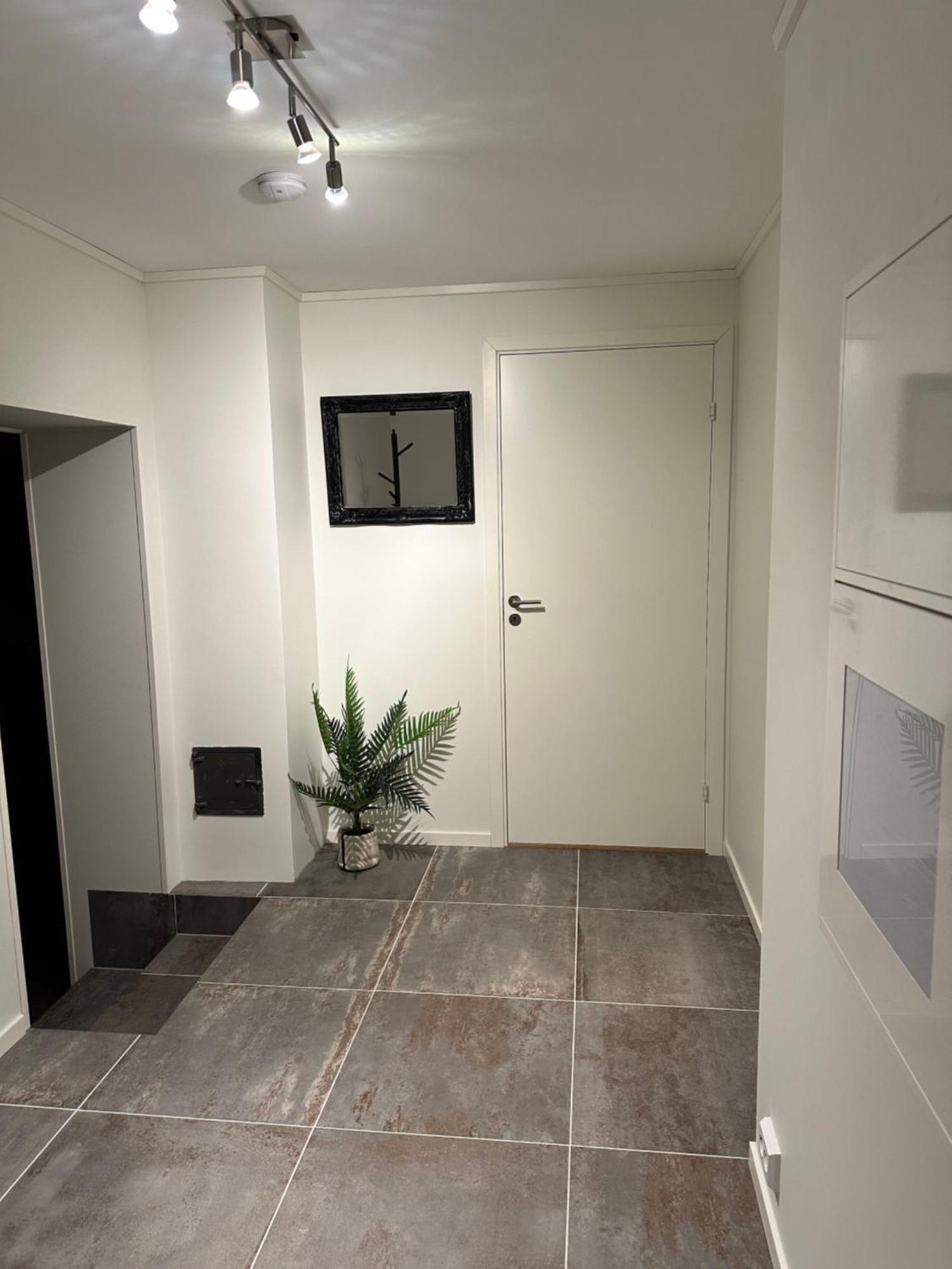 Your Home Away From Home, Apartment 2 Тромсё Экстерьер фото